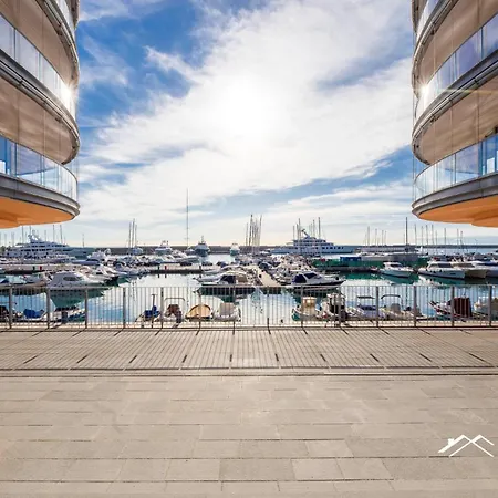 Waterfront Lux| Studio|a/c|parking|gym|wifi By Tilo *
